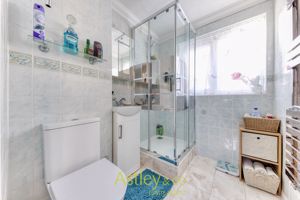 shower rm- click for photo gallery